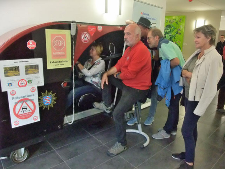 Fahrsimulator des Bund gegen Alkohol und Drogen im Straßenverkehr e. V. Fahrsimulator des Bund gegen Alkohol und Drogen im Straßenverkehr e. V.