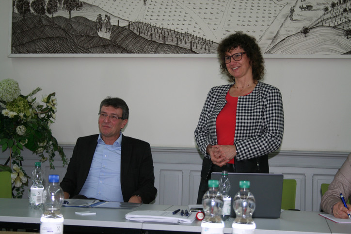 Thüringer Rechtspflegertag 2016 Vorsitzende Zwinkau und Justizminister Lauinger Herrn Minister für Migration, Justiz und Verbraucherschutz, Dieter Lauinger, dürften wir ebenfalls Redner auf der Veranstaltung begrüßen; rechts: Landesvorsitzende Barbara Zwinkau