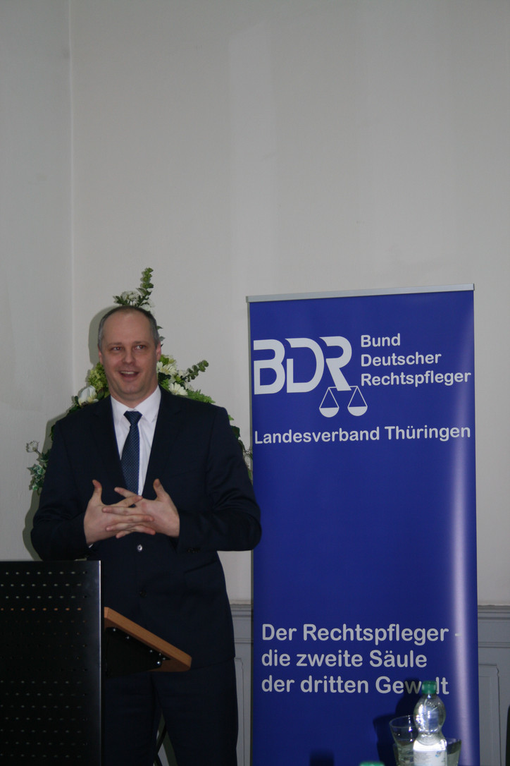 bb Bank Dipl. Kfm. Lars Kreusche Herr Dipl. Kfm. Lars Kreusche von der BB-Bank folgte ebenfalls der Einladung des BDR und hiel einen Vortrag zum Thema "Mündelsichere Anlagen in der Niedrigzinsphase"