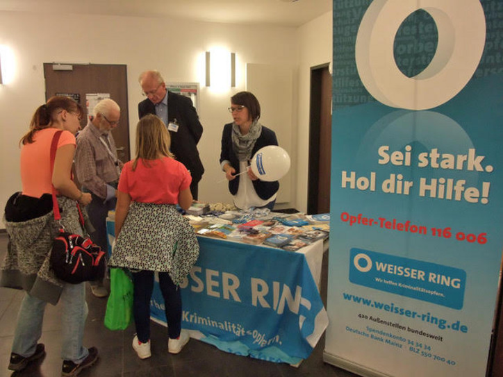 Informationsstand Weißer Ring Informationsstand des Weißen Ring e.V.